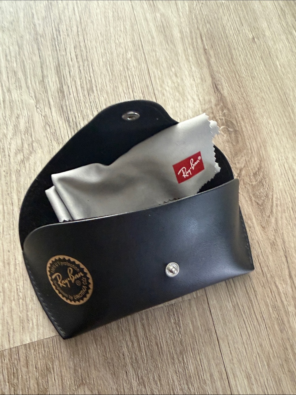 Ray-Ban Black Leather Sunglasses Pouch with Gray Cleaning Cloth